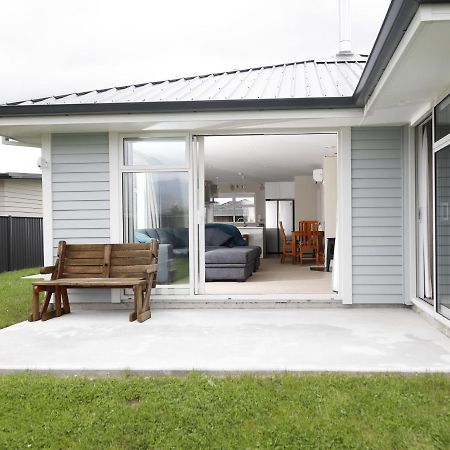Fiordland Getaway - Te Anau Holiday Home Buitenkant foto