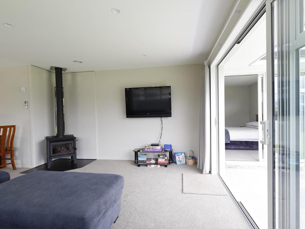 Fiordland Getaway - Te Anau Holiday Home Buitenkant foto