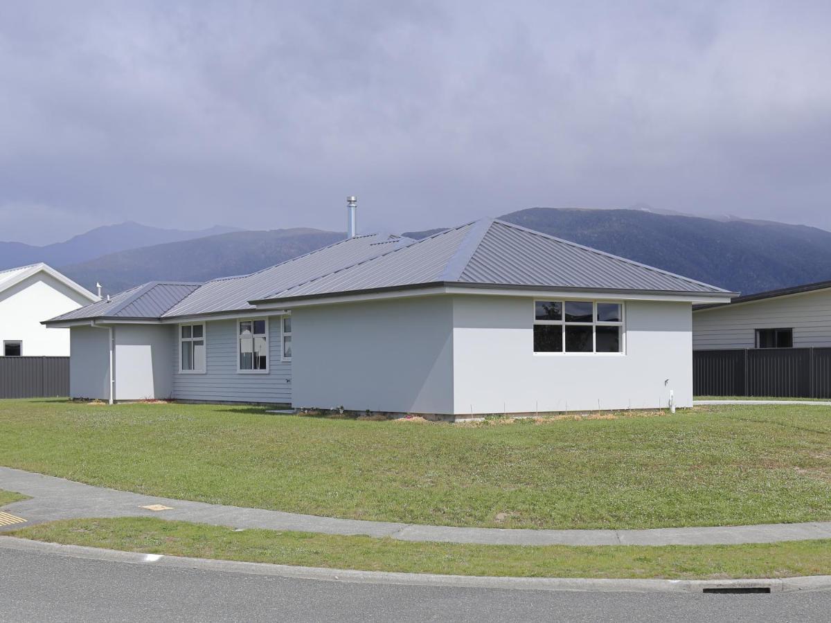 Fiordland Getaway - Te Anau Holiday Home Buitenkant foto