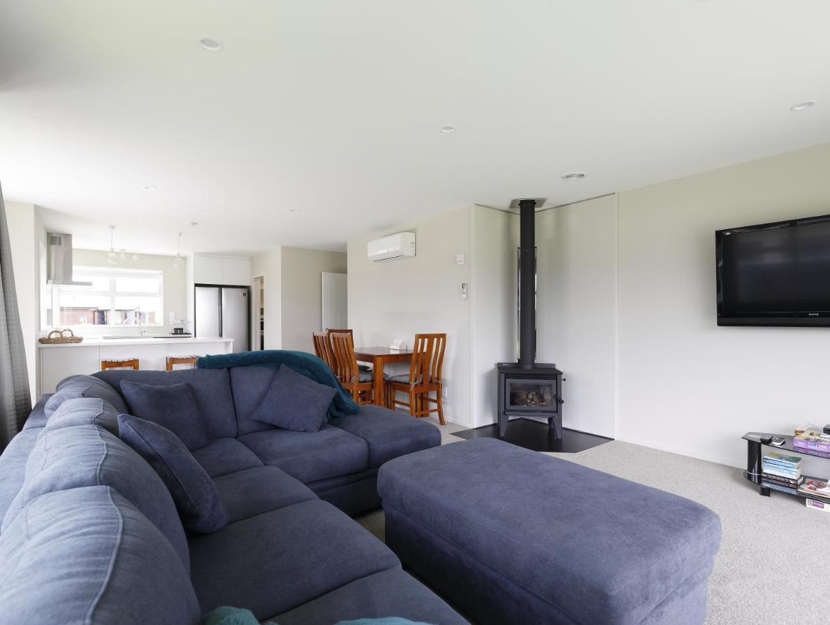 Fiordland Getaway - Te Anau Holiday Home Buitenkant foto